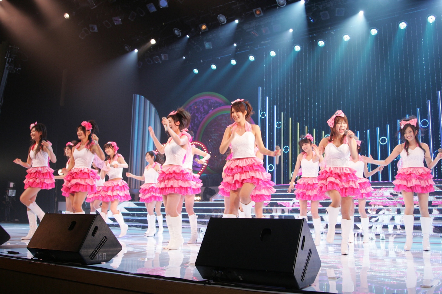 なお、レギュラー番組「アイドリング!!!」は4月6日から新チャンネル「フジテレビONE」にて、隔日放送に変更。CSでの「アイドリング!!!日記」は毎週土曜オンエアとなる（写真は3月18日に行われた「アイドリング!!!卒業ライブ～新たなる旅立ちング!!!～SP」の様子）。