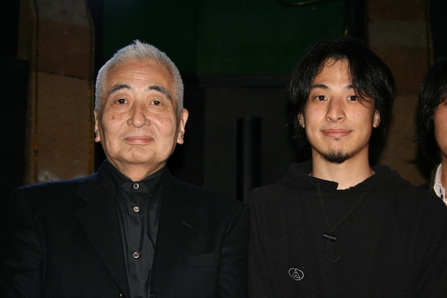 mF247を主宰する丸山茂雄氏（左）と、mF247管理人に就任した西村博之氏（右）。