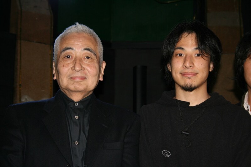 mF247を主宰する丸山茂雄氏（左）と、mF247管理人に就任した西村博之氏（右）。