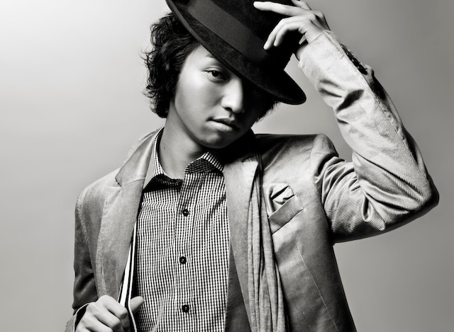 Nao'ymtのプロデュースは昨年の「Inside Your Head」以来3作連続となる。