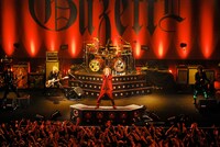 バンドは7月15日にニューアルバム「DIM」をリリース。その直後の18日からは戸田市文化会館を皮切りに、9月5日のさいたまスーパーアリーナまで全国20カ所／計22公演にわたる全国ツアーを行う。