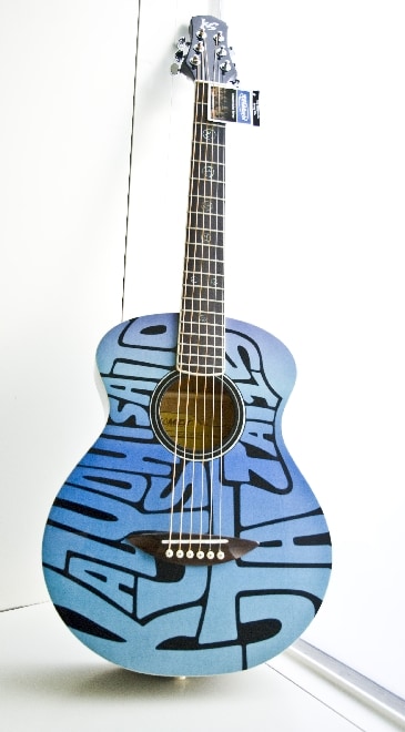 「Special ミニギター(せ)-1」の全体像。ファンならば部屋にさりげなく置いておきたい珠玉の一本。