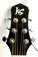 「KS」ロゴが光るヘッド部分。