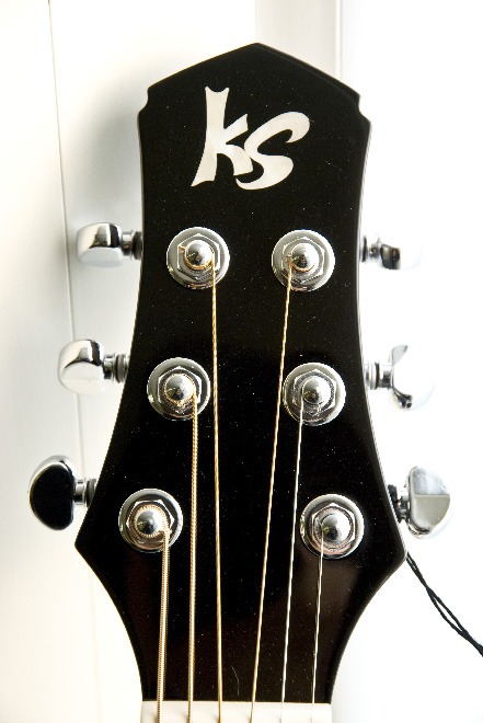 「KS」ロゴが光るヘッド部分。