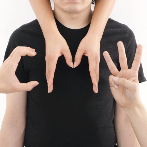 若手から同世代、大御所まで幅広く国内外アーティストのリミックス音源を収めた「CM3」。