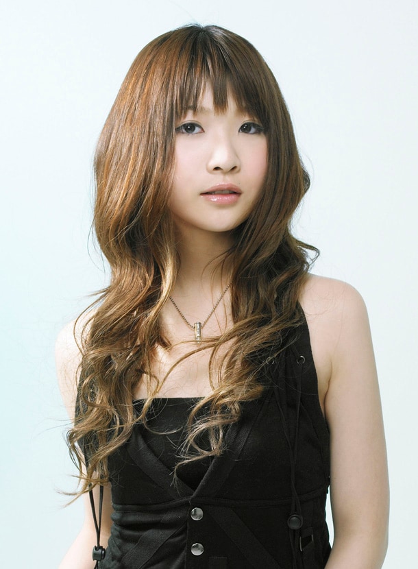 May'nのオフィシャルサイトは昨日4月1日に大幅リニューアル。INFORMATIONのページにはMay'n部長からのメッセージムービーが公開されている。