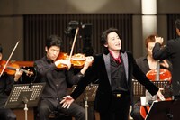 写真は2009年3月に東京・Bunkamuraオーチャードホールで実施された「No Mic, No Speakers Concert 2009」の様子。