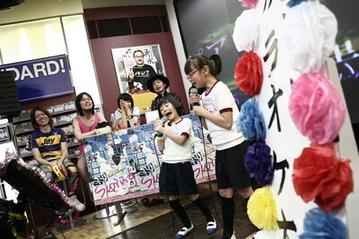 驚きのパフォーマンスを見せてくれた小学生姉妹。将来有望だ。