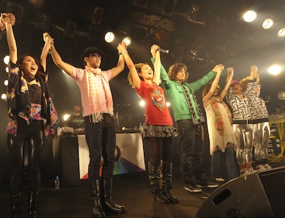 ニューアルバム「Love&The Light（w/a white lie）」に収録されている「君がくれたもの feat.YU-A（Foxxi misQ）」は着うたにて配信中。4月24日までにレコチョクで購入すると、ファッションブランドEd Hardyとのコラボレーション待受がダウンロードできる。