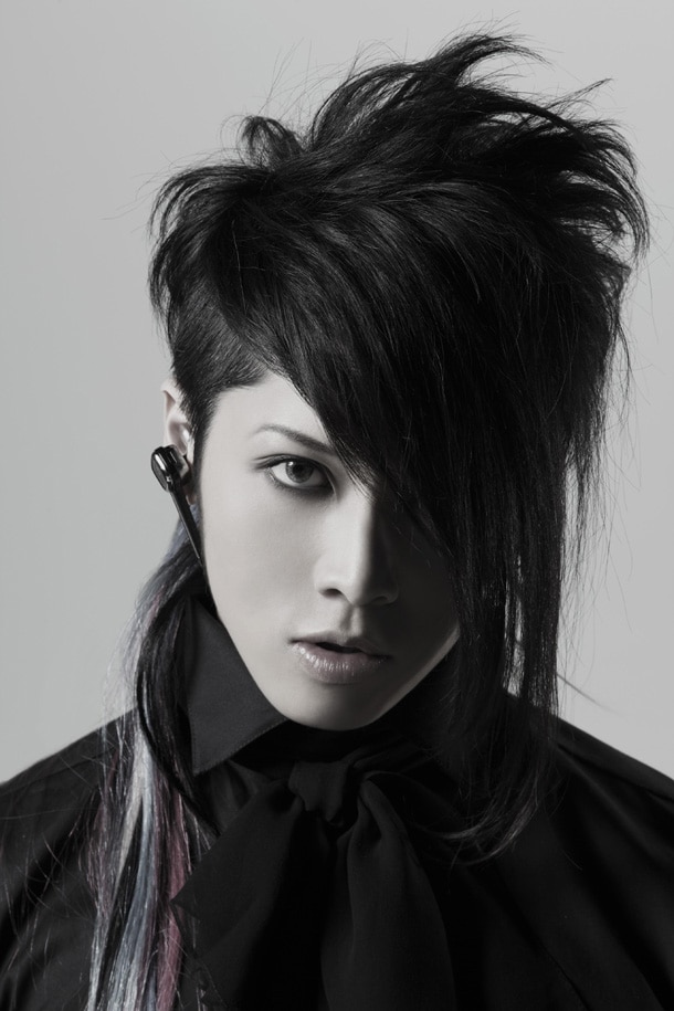 生涯の伴侶と子供を得てさらなる飛躍が期待される雅-miyavi-。パパになる彼がどんな音楽を届けてくれるのか楽しみなところだ。