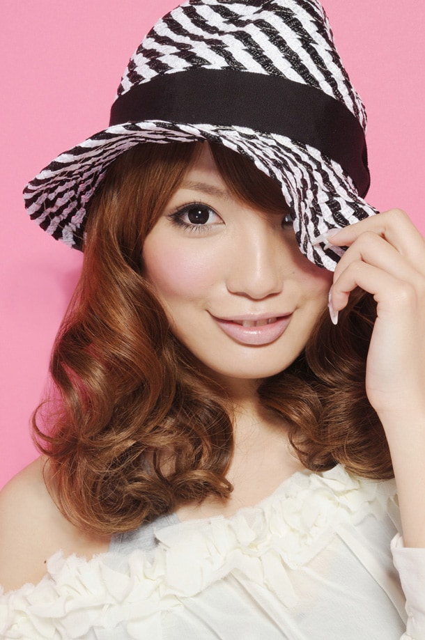 イベントでは吉田愛瑠（写真）とGlean PieceがMCを担当。ライブステージにはMAY'S、城南海、上松秀実、タイナカサチ、SATOMI'が出演する。