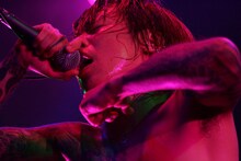 全身全霊をかけて、スペシャルライブに挑んだ京（Vo）。この日もいつも以上にアグレッシヴかつエモーショナルな叫びが、会場中に響き渡った。