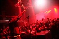 DJ Booは1990年代～2000年代のオルタナロック／ラウドロックを中心に選曲。曲を重ねるごとに、会場の温度は徐々に高まっていった。