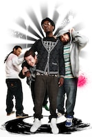 マドモアゼルユリアは、4月に行われた「GAN-BAN NIGHT SPECIAL　BREAK ON THROUGH VOL.12」でBURAKA SOM SISTEMA（写真）やVERBALと共演済み。