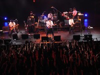 GRAPEVINE with 長田進（写真左）。アメリカ・SXSW、Japan Niteツアー後の日本での初ライブは4月25日・26日の「ARABAKI ROCK FEST.09」。その他「心響（HIBIKI) ROCK FES.2009」を始め、多くのフェスへの参加が発表されている。