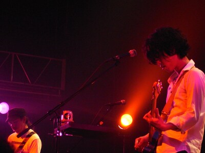 “鬼監督”長田進（写真左）とGRAPEVINE・田中和将。