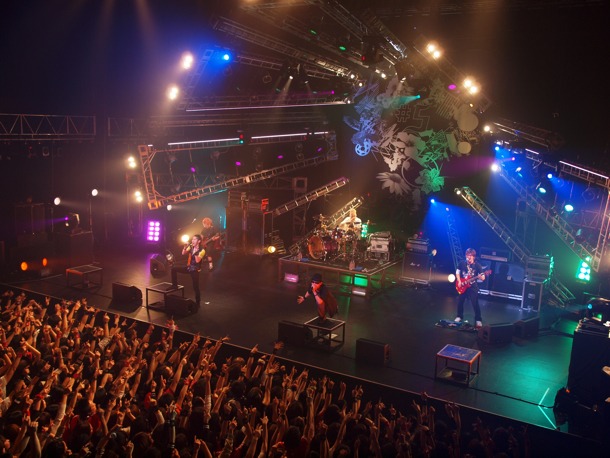 「FLOW THE CARNIVAL」は9月19日に東京・新木場STUDIO COASTにて開催。大阪や名古屋については、後日詳細が発表される。