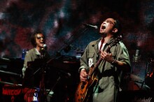 激烈にゆるいMCを挟みつつ、彼ららしいマイペースな流れで繰り広げられた横浜公演。奥田民生（Vo,G）からは「16年ぶりにコンサートというものに来た人もいるかもしれませんが、最近はみんなこうなんですよ？EXILEとかもこうですから」という発言も飛び出した。