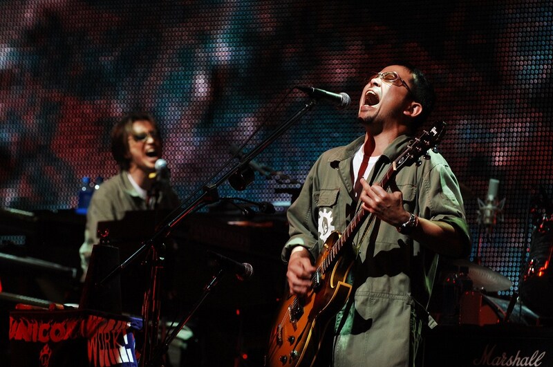 激烈にゆるいMCを挟みつつ、彼ららしいマイペースな流れで繰り広げられた横浜公演。奥田民生（Vo,G）からは「16年ぶりにコンサートというものに来た人もいるかもしれませんが、最近はみんなこうなんですよ？EXILEとかもこうですから」という発言も飛び出した。