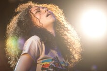 大御所アーティストに囲まれての大抜擢となった多和田えみ。彼女は6月24日にニューシングル「時の空」をリリースする（写真は今年3月のワンマンツアー「Sweet Soul Tour 2009」より）。