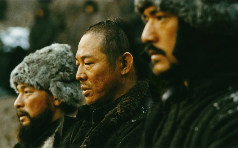 上がTHE ALFEEのメンバー3人。左から桜井賢、坂崎幸之助、高見沢俊彦。下が「ウォーロード/男たちの誓い」の主演俳優のアンディ・ラウ、ジェット・リー、金城武。