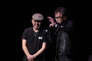 高橋ヒロシと三池崇史。2人が登場するとひときわ大きな歓声と拍手があがった。