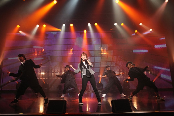 このライブの模様は、オフィシャルサイトにてリアルタイムでストリーミング配信された。