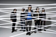 松岡充（Vo）は4月9日から上演される舞台「キサラギ」にも出演。今年も幅広い活動を繰り広げる。