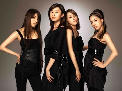 新曲「S.P.D.」はモダンなサウンドが印象的な、ミドルテンポのR&Bナンバー。ビデオではこの4人ならではのダンスシーンが期待される。