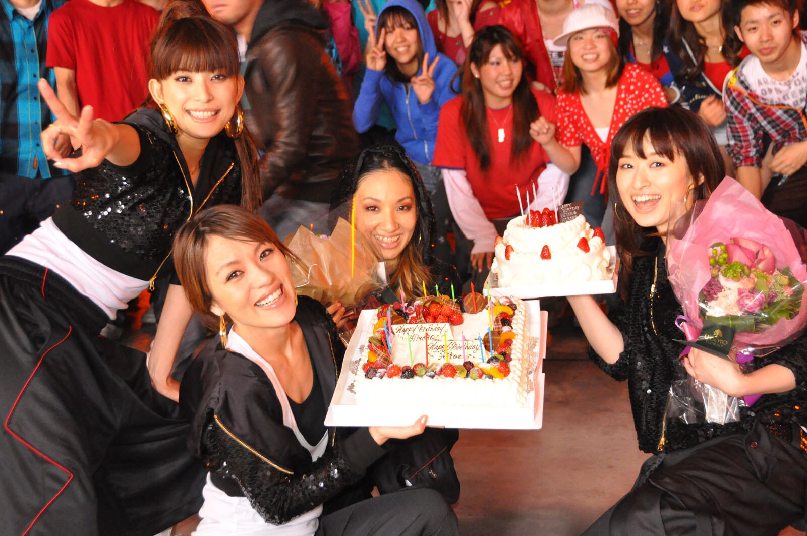 SPEED、新曲PV撮影中に仁絵＆寛子の誕生日をお祝い - 音楽ナタリー