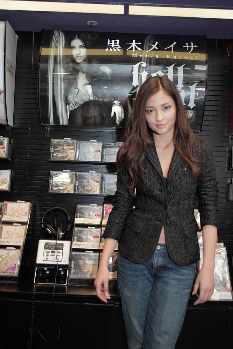 黒木メイサ デビュー作発売日に渋谷サプライズ来訪 音楽ナタリー