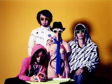 5月8日で桜井雄一（Dr）が脱退するART-SCHOOL。新たな展開の第一歩となるライブになりそうだ。