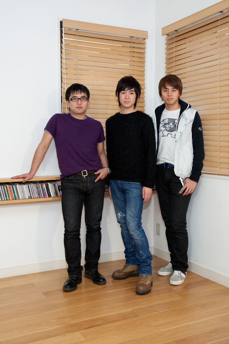 今回の新曲のリリース予定等は未定。続報に期待したいところだ。