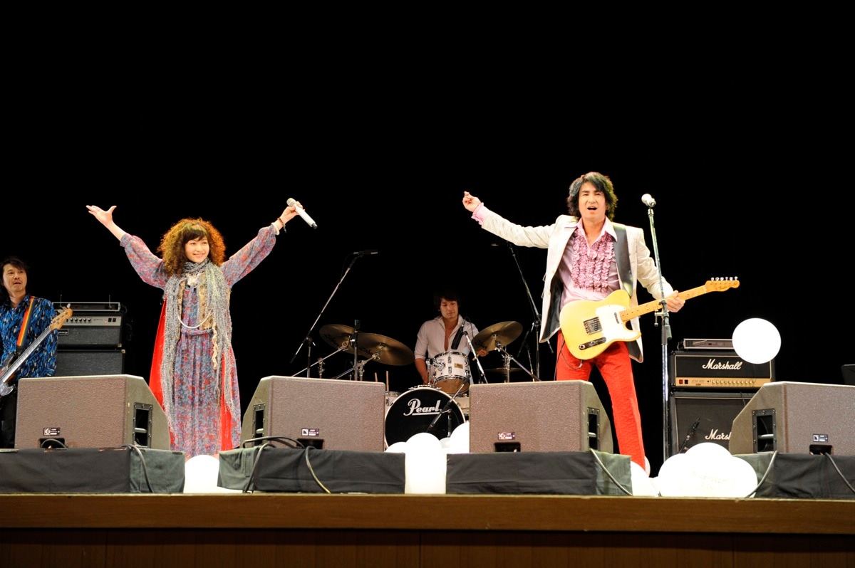 Caocaoは、以前から田島のファンだったという持田のリクエストにより結成された。