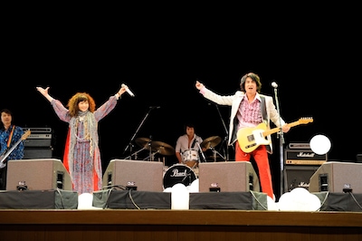 Caocaoは、以前から田島のファンだったという持田のリクエストにより結成された。