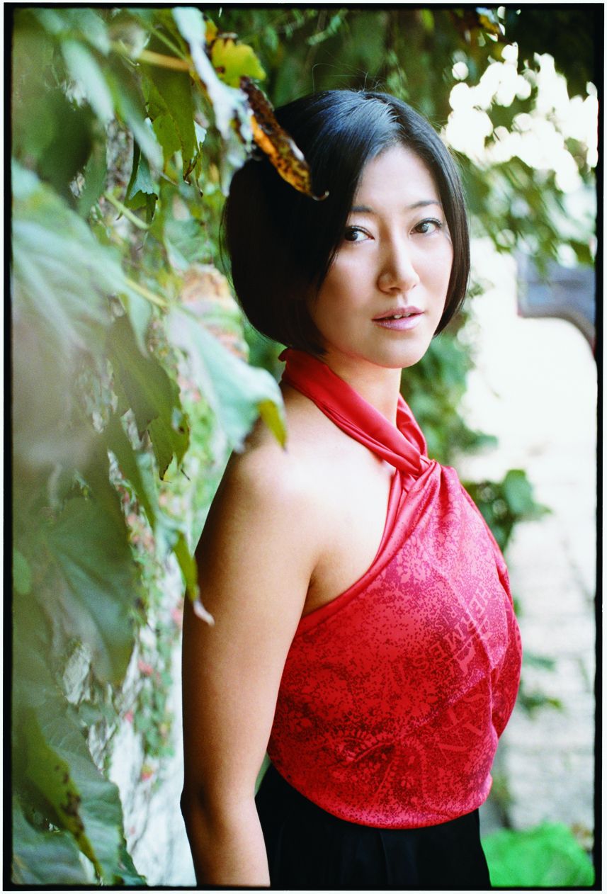 畠山美由紀は6月24日に初のソロベスト「CHRONICLE 2001-2009」をリリースする。