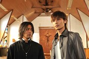 左が山田孝之、右が玉木宏((C) 2009 MW PRODUCTION COMMITTEE)。