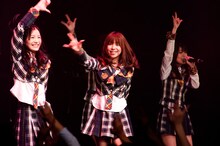 左から松井珠理奈、河西智美、大島優子