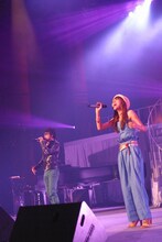 童子-Tと青山テルマ。