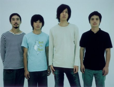 写真はOGRE YOU ASSHOLE。ナタリーのPower Pushコーナーでは6月13日に開催されるロックパーティ「version 21.1」の特集として、出戸学（OGRE YOU ASSHOLE）、山口一郎（サカナクション）、石毛輝（the telephones）による鼎談を掲載している。