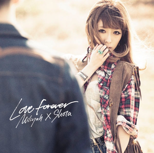 「Love Forever」通常盤ジャケット写真。