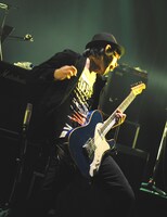 4月23日からは東名阪で、リクエスト投票によるアコースティックライブ「続・アコギな夜」も開催。