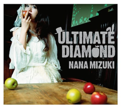 写真は「ULTIMATE DIAMOND」初回限定盤。新宿コマ劇場座長公演「水樹奈々 大いに唄う」の映像を収めたDVDが付属する。