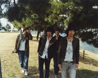 アンダーグラフは前身バンドでの活動を経て1999年6月に結成された。