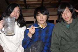 注目ロックバンドボーカル3名が居酒屋トークで音楽談義