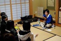 道中ではファンの自宅でプレミアムなライブも。