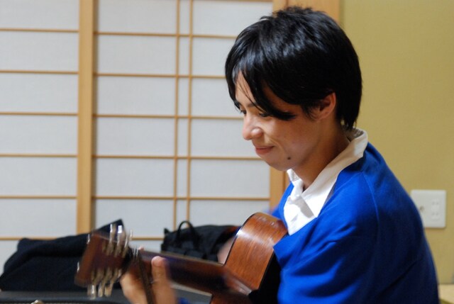 ひさしぶりに家の中で過ごすひとときにクノもリラックスした表情。