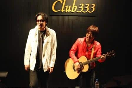 コブクロ 7色の東京タワーで新曲 虹 を生声披露 音楽ナタリー