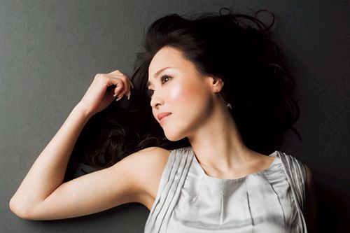 各公演にはスペシャルプレゼント付き＆専用入場口設置という特典の付いた、21000円のSS席チケットが用意される。