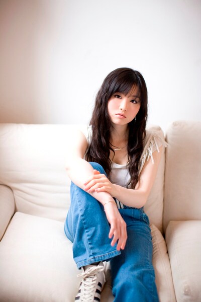 「Maybe Someday」は「アリナミンR」のCMソングのほか、現在上演中のリーディングドラマ「もしもキミが。」のテーマソングにも起用。さまざまな場面でJYONGRIの歌声を聴くことができそうだ。